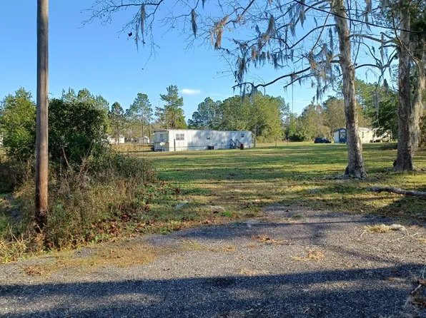933 6th Ave, Wellborn, FL 32094