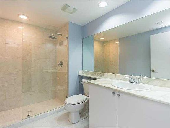 4th image of 18800 NE 29th Ave APT 616
