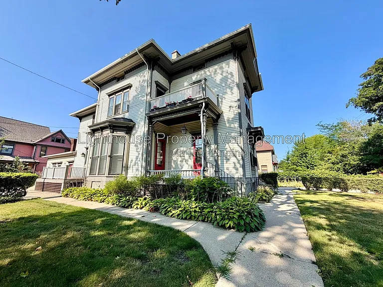 63 Michigan St NE — Photo 1
