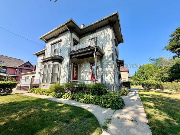 63 Michigan St NE