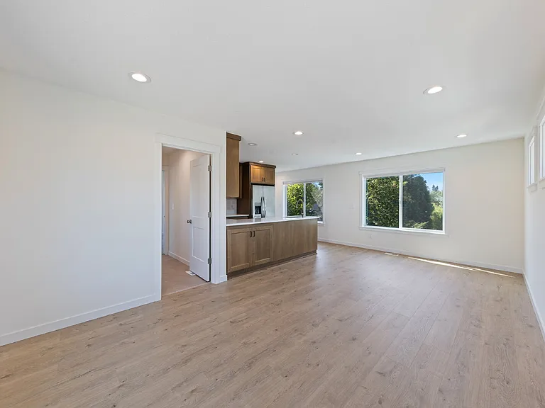 210 NE Ford St — Photo 12