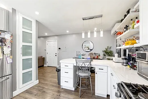 2 bed, 750 sqft, $2,700 — Photo 4