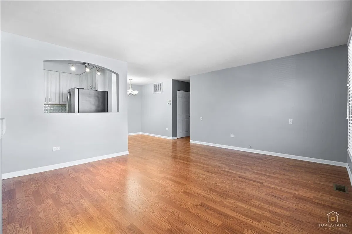 2 bed, 1200 sqft, $2,200 — Photo 3