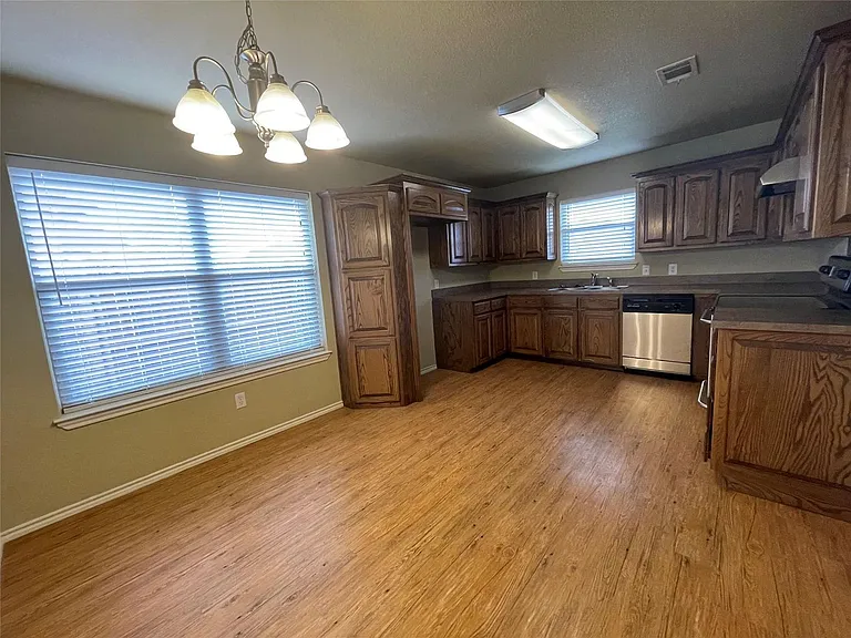 705 Rambling Ct — Photo 3