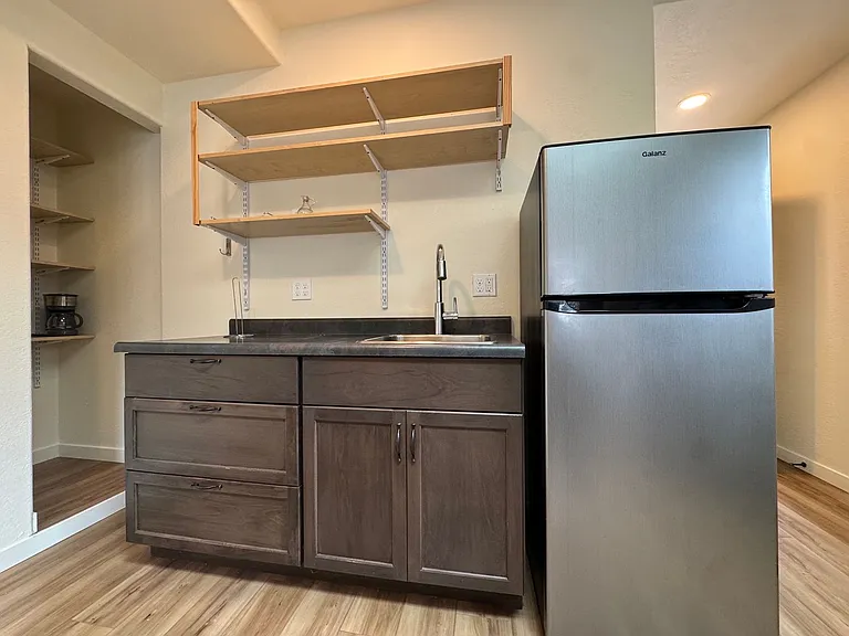346 California Ave — Photo 4