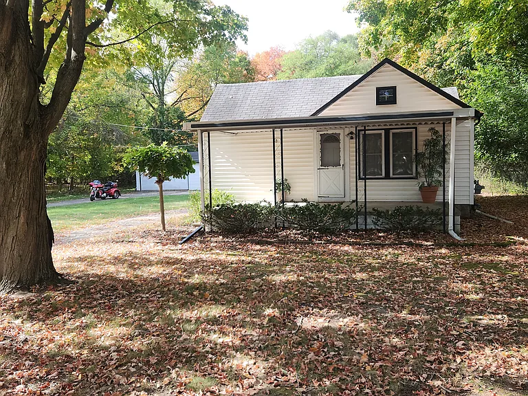 20003 Mayfield St — Photo 2