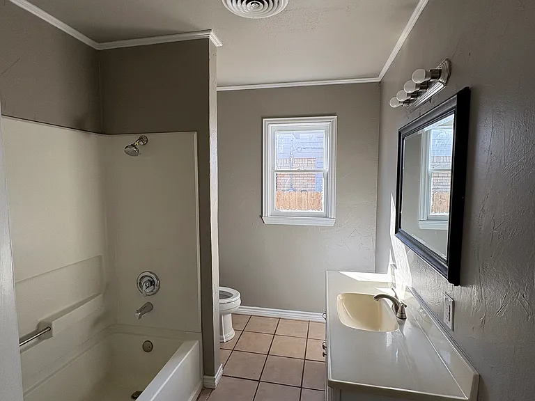 1552 Parr St — Photo 10