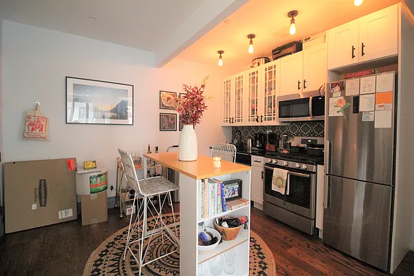 Rented by Hagstrom Management Inc | media 32