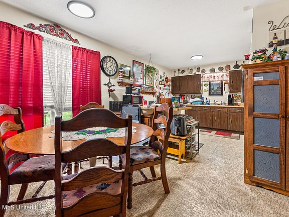 5th image of 3010 Normandy Dr