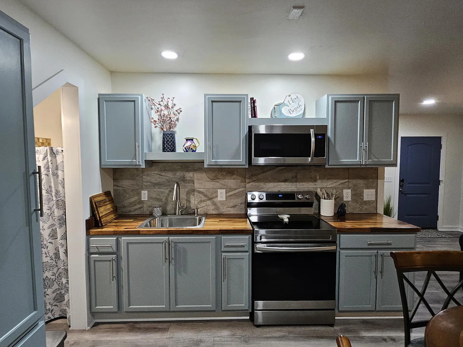 1 bed, 900 sqft, $2,100 — Photo 3