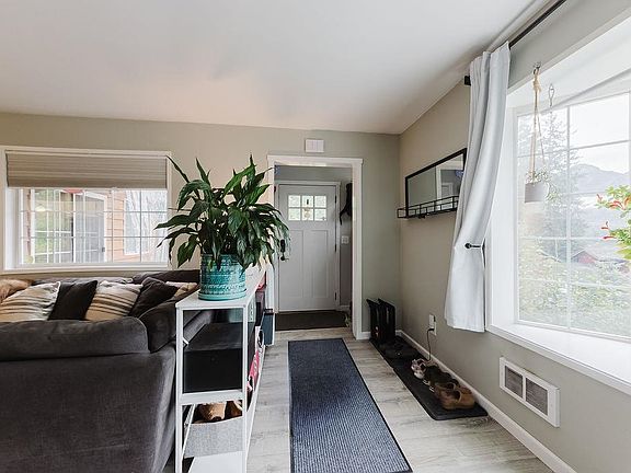 4th image of 4400 Abby Way