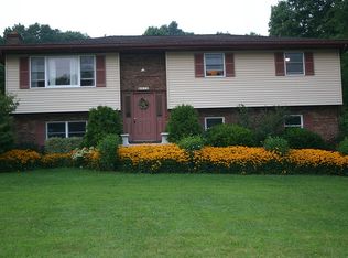 97 Mountain Top Rd, Wernersville, PA 19565