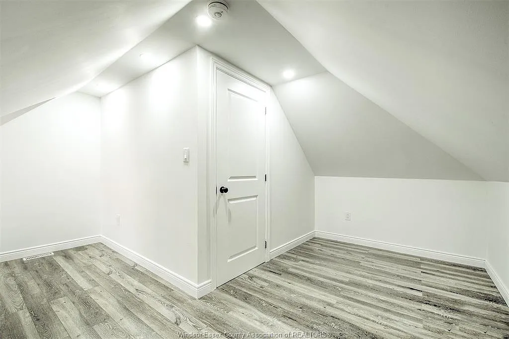 4 bed, $1,900 — Photo 4