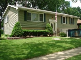 1306 Blackhawk Dr, Elgin, IL 60120