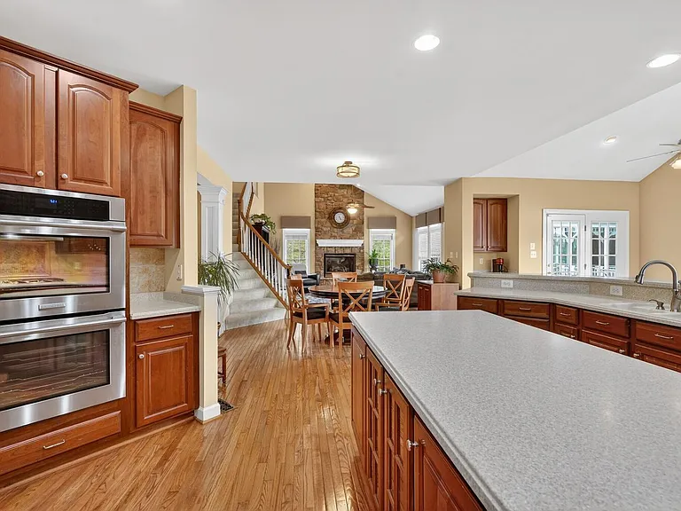 401 Hilton Head Ct — Photo 24