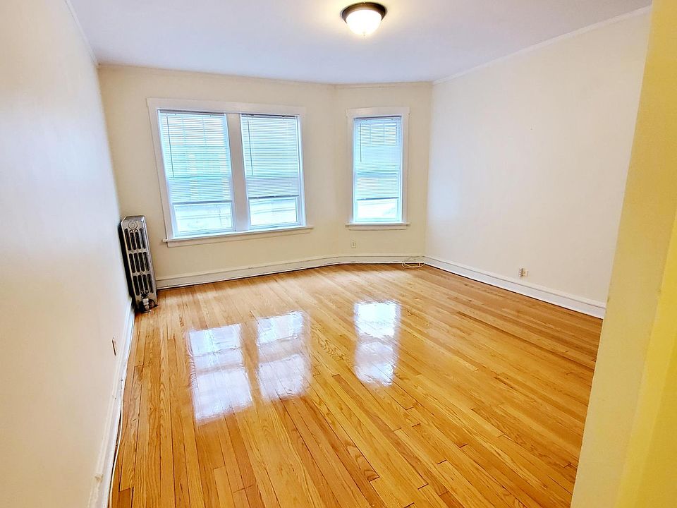 1st image of 4800 N Hermitage Ave #1E
