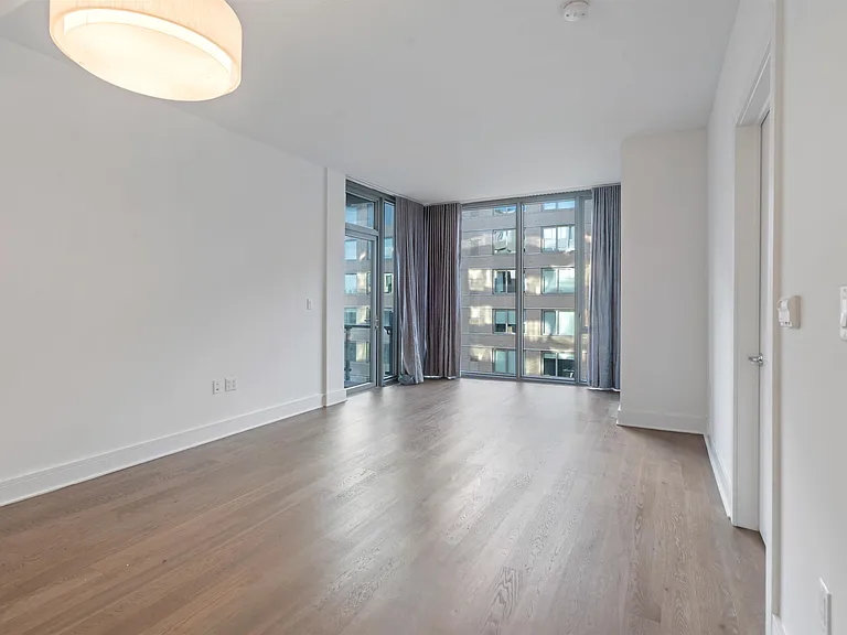 9 Avenue At Port Imperial #921 — Photo 8