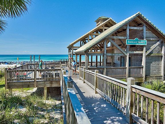 beach access w/restrooms