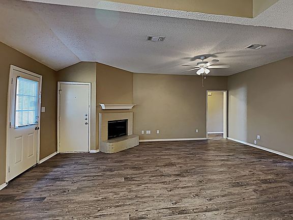 4th image of 2012 Emerald Oaks Dr