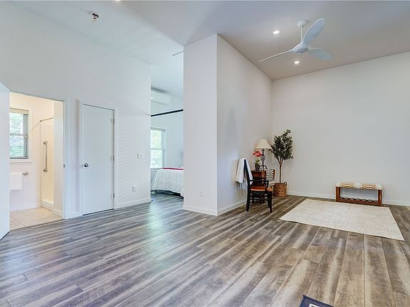 3rd image of 210 Elm Dr