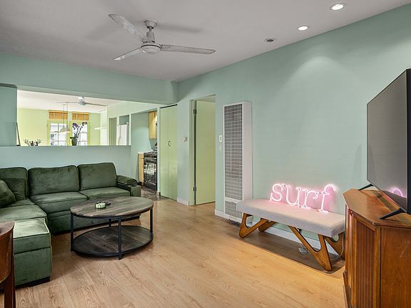 4th image of 306 N Venice Blvd