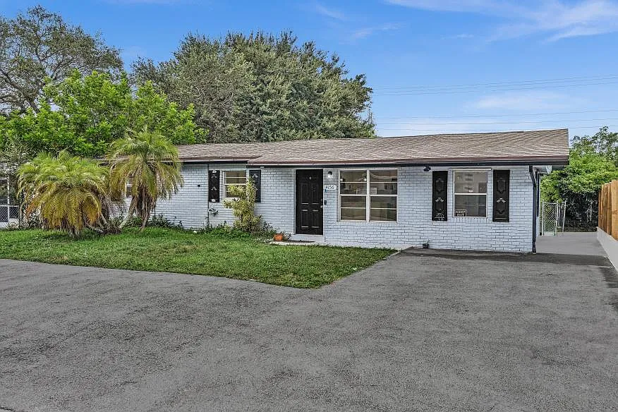 4156 SW 49th Ct — Photo 2