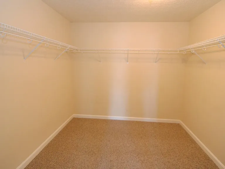 68 Georgetown Dr — Photo 17