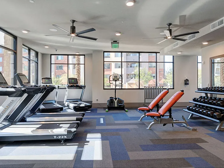 Scottsdale Grand — Photo 45