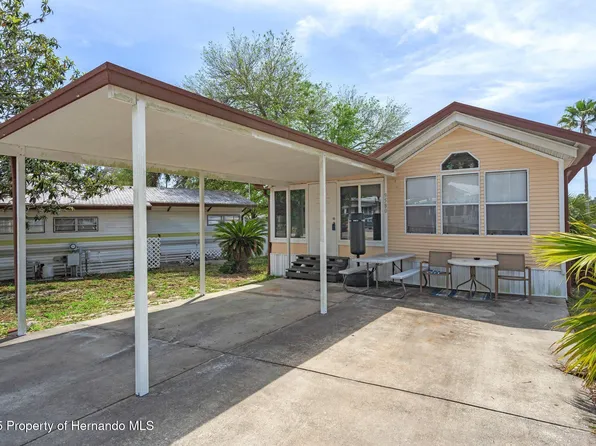 9580 Gray Fox Dr, Weeki Wachee, FL 34613