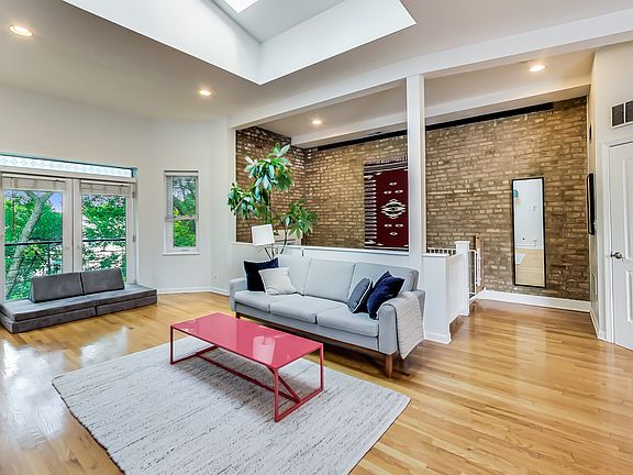 4th image of 1839 N Whipple St APT 3