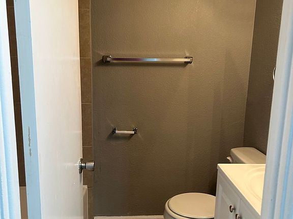 4th image of 1050 Forest Ct APT 2