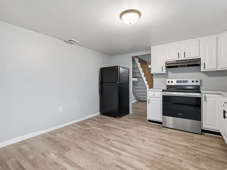 214 Campbell St — Photo 17