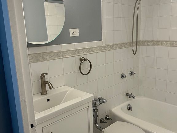 4th image of 6030 N Sheridan Rd APT 1807