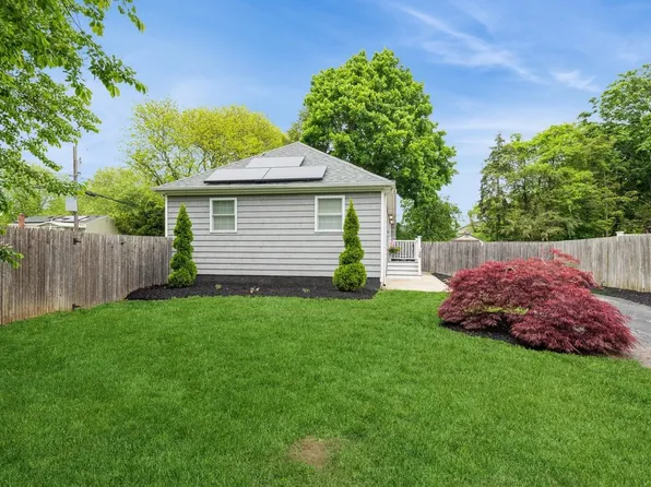 39 Rose Street, Hauppauge, NY 11788