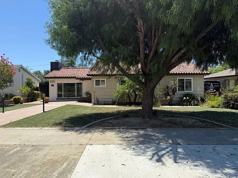 5055 Lincoln Ave — Photo 1