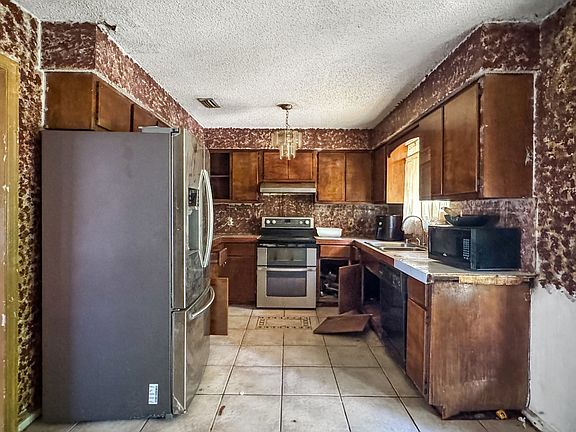4th image of 505 2nd Ave NW