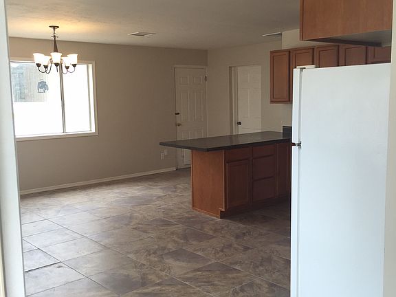 Front door - to kitchen