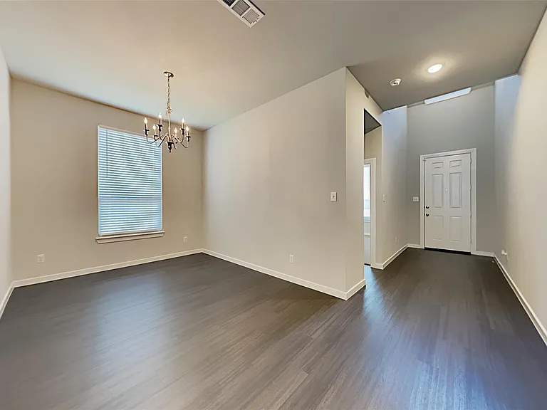 1552 Seminole Dr — Photo 6