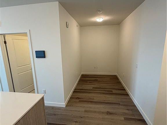 3rd image of 461 Green Rd #1018