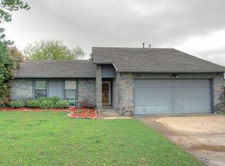 1126 W Austin St, Broken Arrow, OK 74011