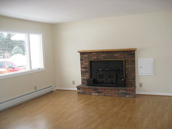3rd image of 12 East St