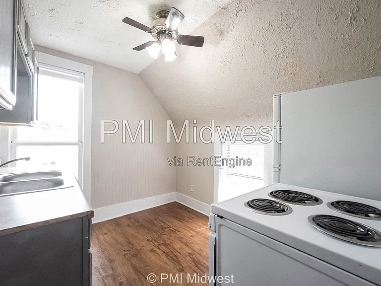 831 S Webster St — Photo 12