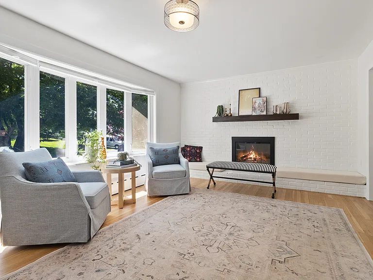 9 Deluca Dr — Photo 4