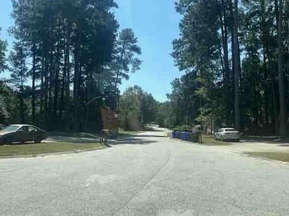 Exterior Neighborhood (street photo)