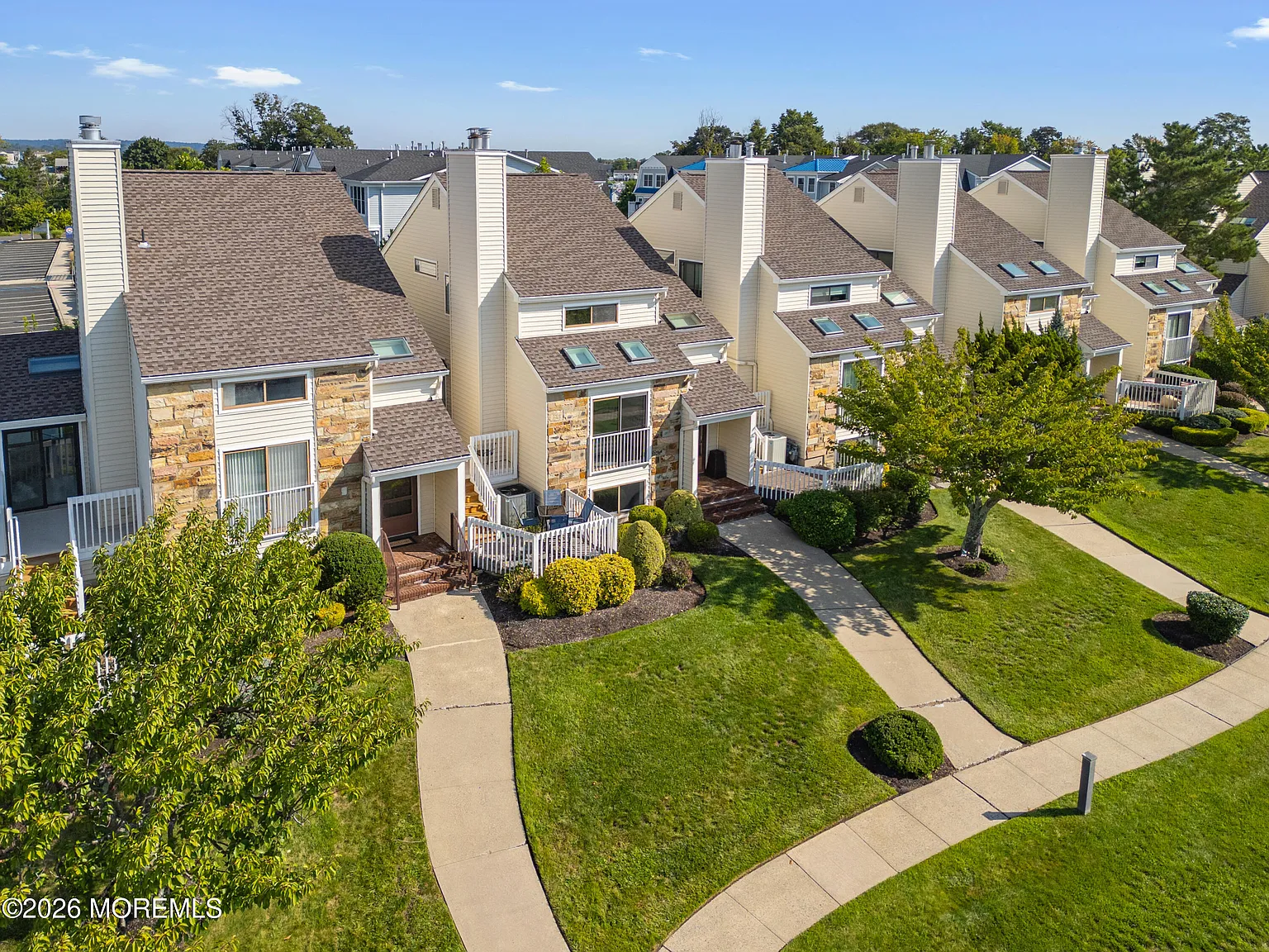 3 bed, 3.5 bath, 2568 sqft, $6,500 — Photo 2