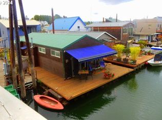 324 N Tomahawk Island Dr, Portland, OR