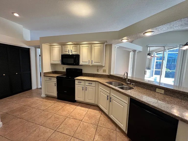 9639 Fox Hearst Rd — Photo 20