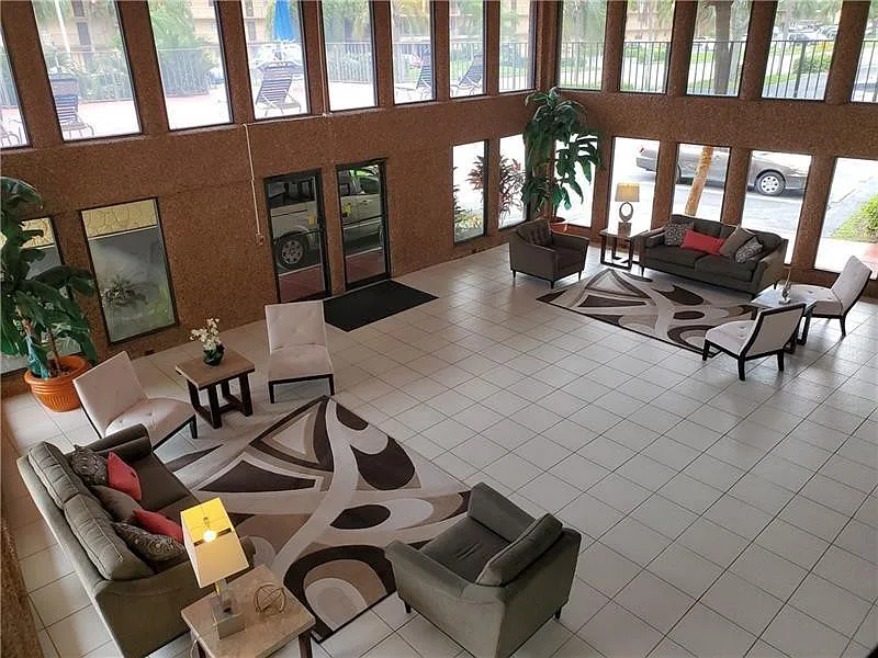 1 bed, 1.5 bath, 741 sqft, $1,450 — Photo 2