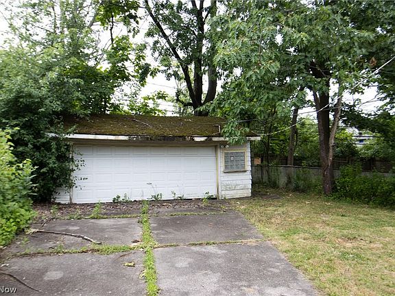 3rd image of 12826 Crennell Ave