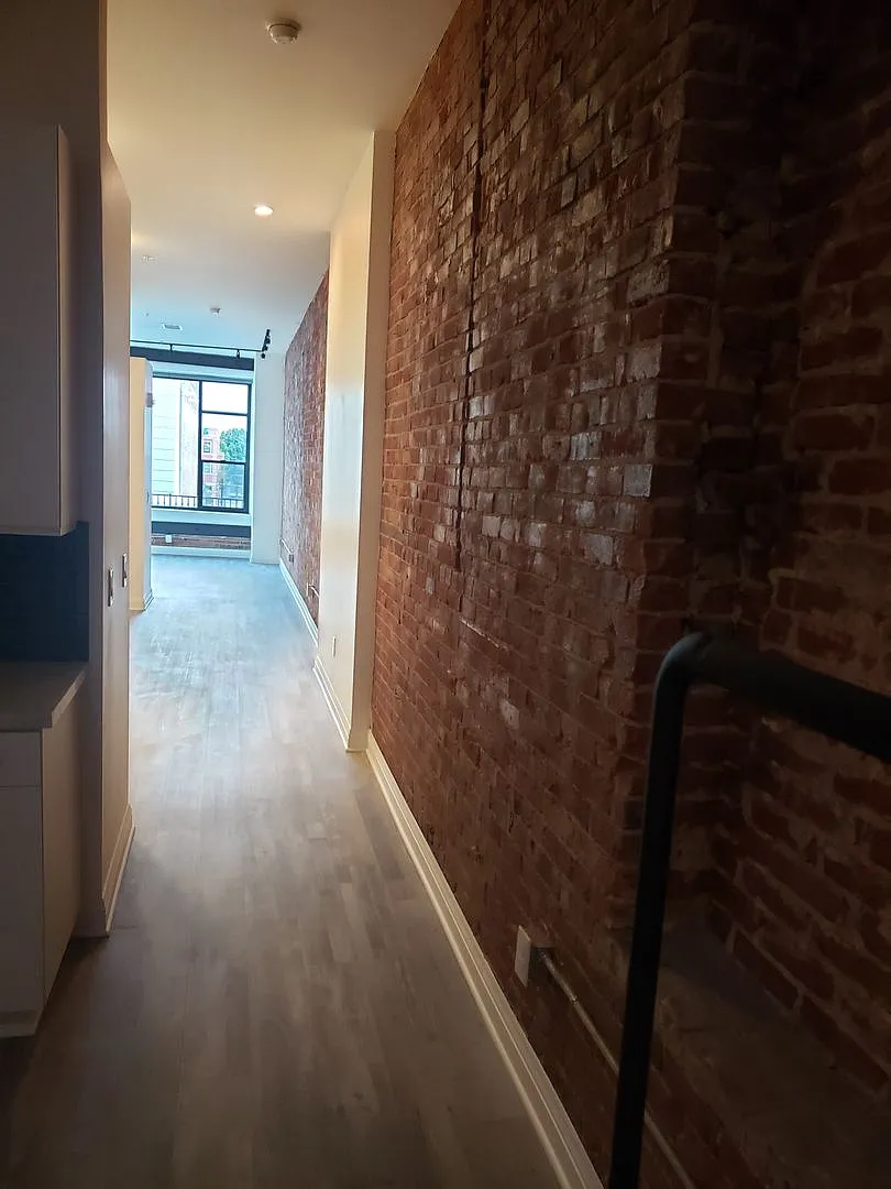 Promenade 151 - Work-Live — Photo 3